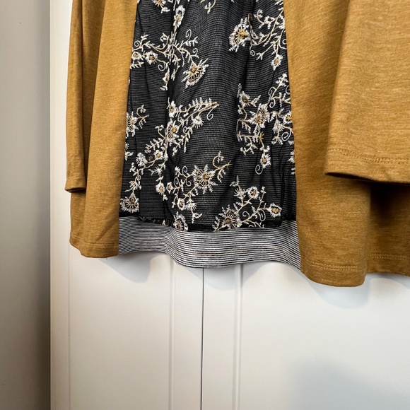 L.O.G.O. Lounge Women's Embroidered Knit Tunic | Hi/Low hem - Picture 4 of 8